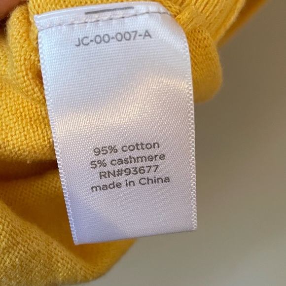 NWT Men’s JCP Yellow V-Neck Pullover Sweater A women can wear this sweater - Picture 4 of 5